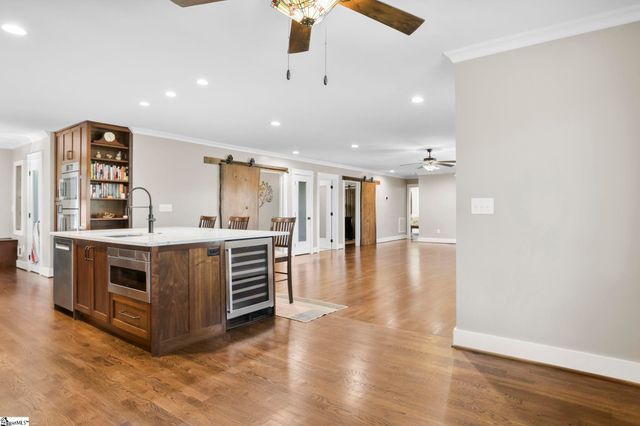 4 E Montclair Avenue, Greenville, SC 29609