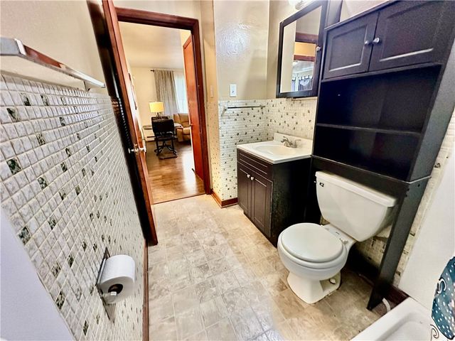 1302 Barkley Rd, Port Vue, PA 15133