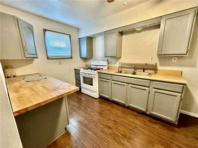 1302 Barkley Rd, Port Vue, PA 15133