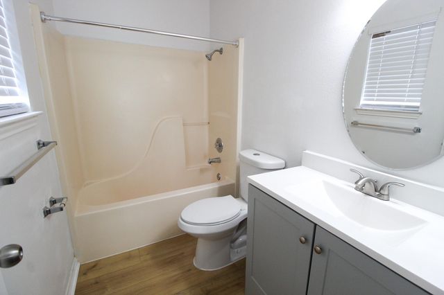 6907 Stonleigh PL, Austin, TX 78744