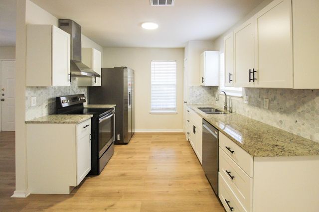 6907 Stonleigh PL, Austin, TX 78744