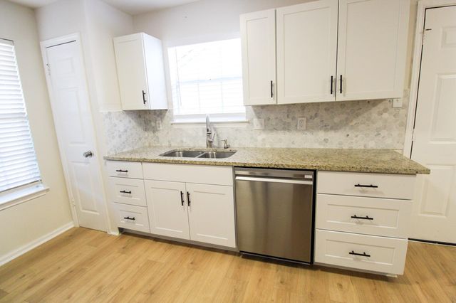 6907 Stonleigh PL, Austin, TX 78744