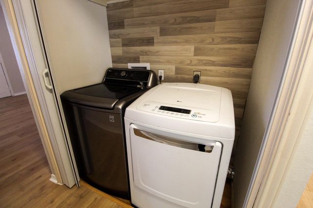 6907 Stonleigh PL, Austin, TX 78744