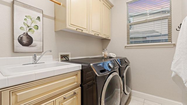 2902 Fox Den Cir, Lincoln, CA 95648