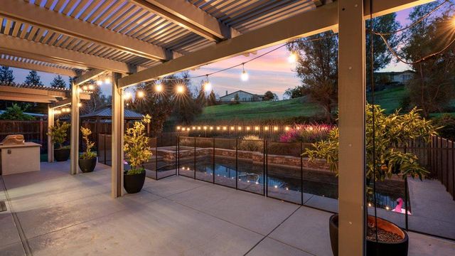 2902 Fox Den Cir, Lincoln, CA 95648