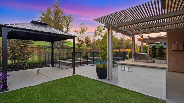 2902 Fox Den Cir, Lincoln, CA 95648