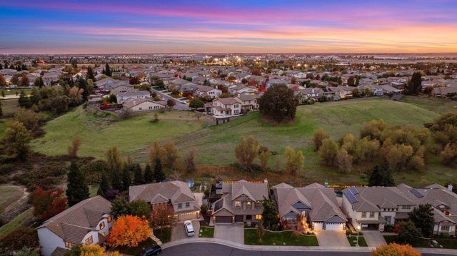 2902 Fox Den Cir, Lincoln, CA 95648