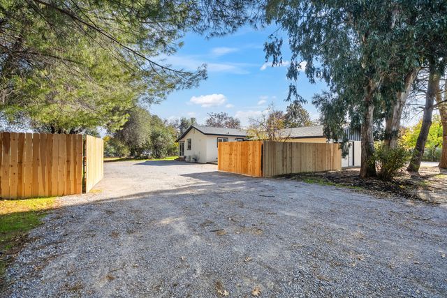 6673 Mountain View Drive, Anderson, CA 96007