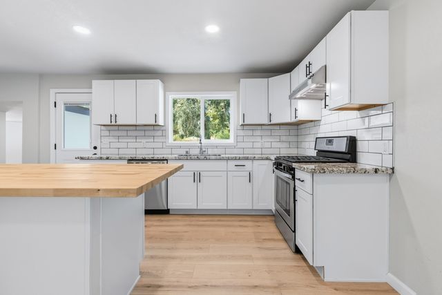 6673 Mountain View Drive, Anderson, CA 96007