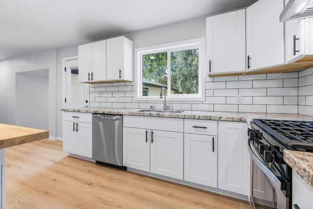 6673 Mountain View Drive, Anderson, CA 96007