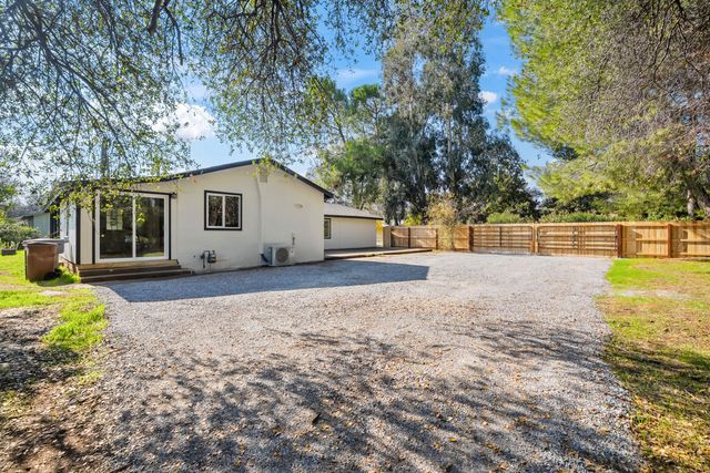 6673 Mountain View Drive, Anderson, CA 96007