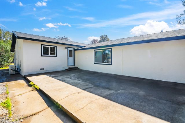 6673 Mountain View Drive, Anderson, CA 96007