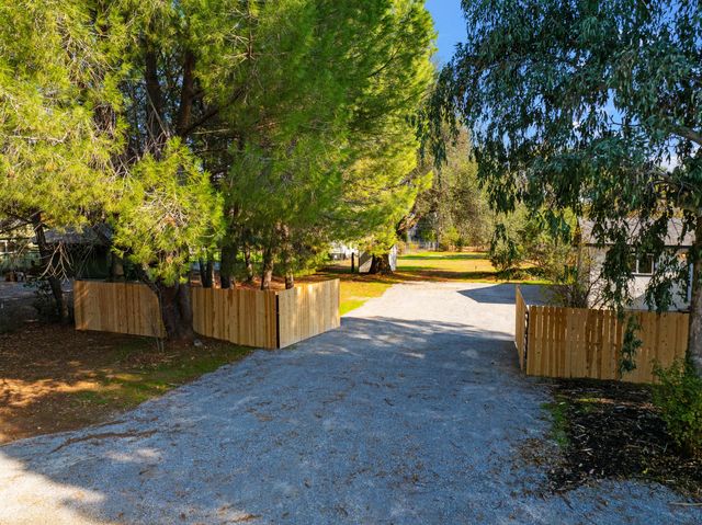 6673 Mountain View Drive, Anderson, CA 96007