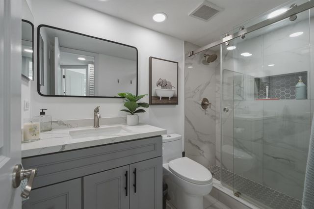 9823 S Hollybrook Lake Drive 104, Pembroke Pines, FL 33025