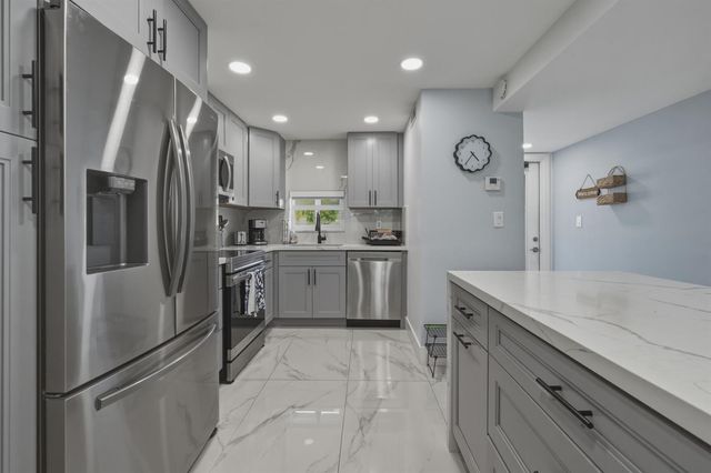 9823 S Hollybrook Lake Drive 104, Pembroke Pines, FL 33025