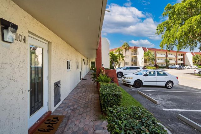 9823 S Hollybrook Lake Drive 104, Pembroke Pines, FL 33025