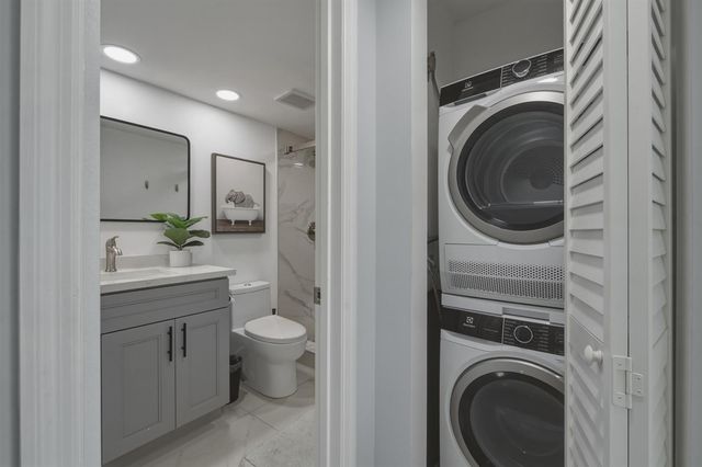 9823 S Hollybrook Lake Drive 104, Pembroke Pines, FL 33025