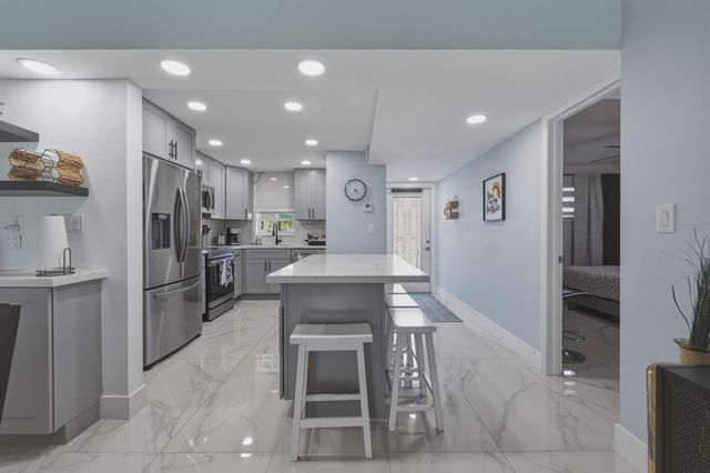 9823 S Hollybrook Lake Drive 104, Pembroke Pines, FL 33025