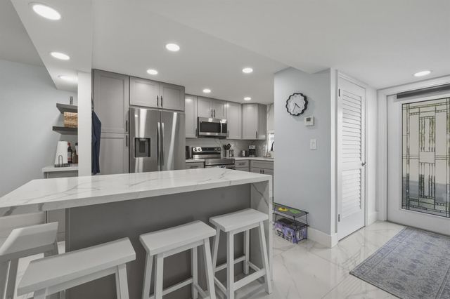 9823 S Hollybrook Lake Drive 104, Pembroke Pines, FL 33025