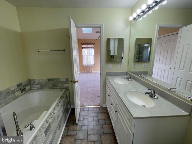 2429 DEW MEADOW CT, Herndon, VA 20171