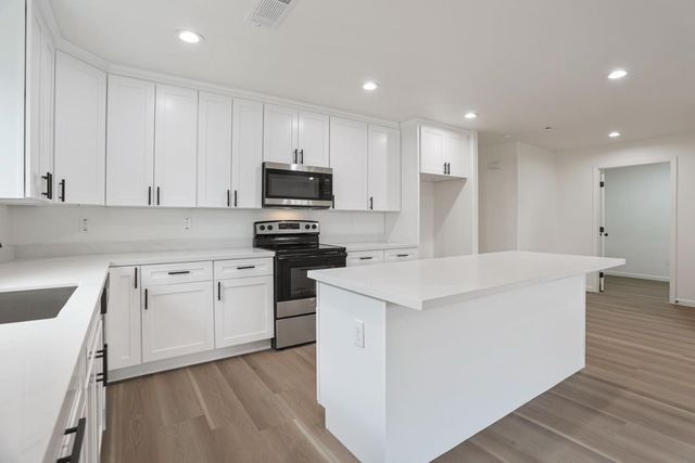 1811 N Stanford Ave, Stockton, CA 95205