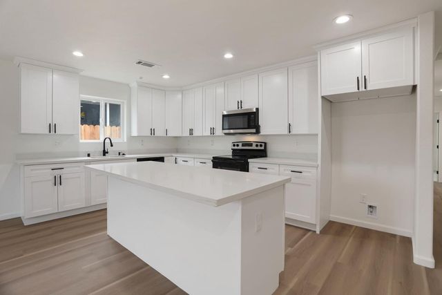 1811 N Stanford Ave, Stockton, CA 95205