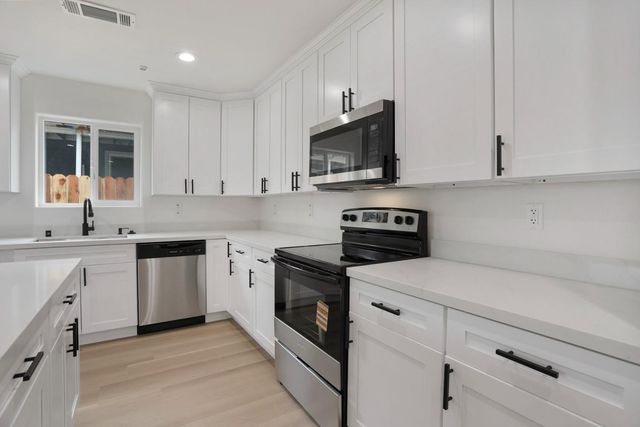 1811 N Stanford Ave, Stockton, CA 95205