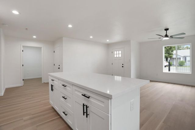 1811 N Stanford Ave, Stockton, CA 95205