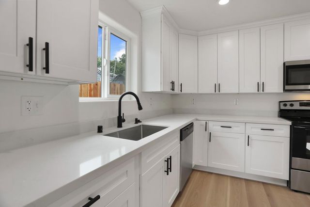 1811 N Stanford Ave, Stockton, CA 95205