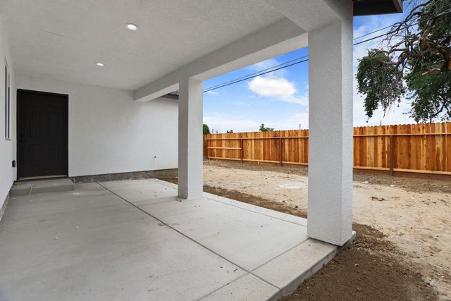 1811 N Stanford Ave, Stockton, CA 95205