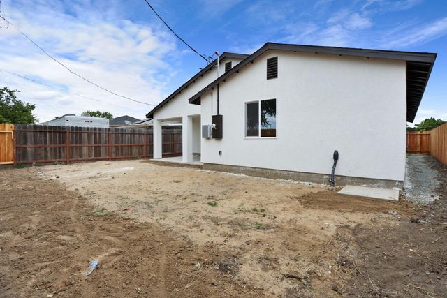 1811 N Stanford Ave, Stockton, CA 95205
