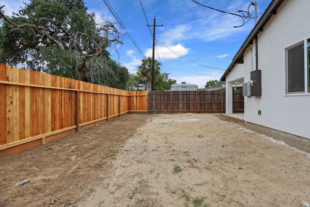 1811 N Stanford Ave, Stockton, CA 95205