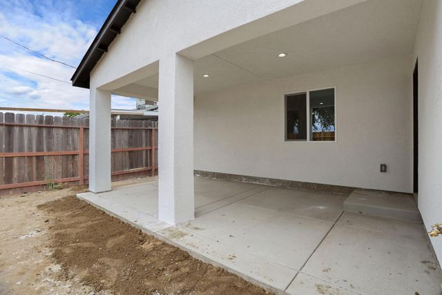 1811 N Stanford Ave, Stockton, CA 95205