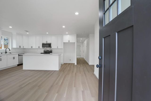 1811 N Stanford Ave, Stockton, CA 95205