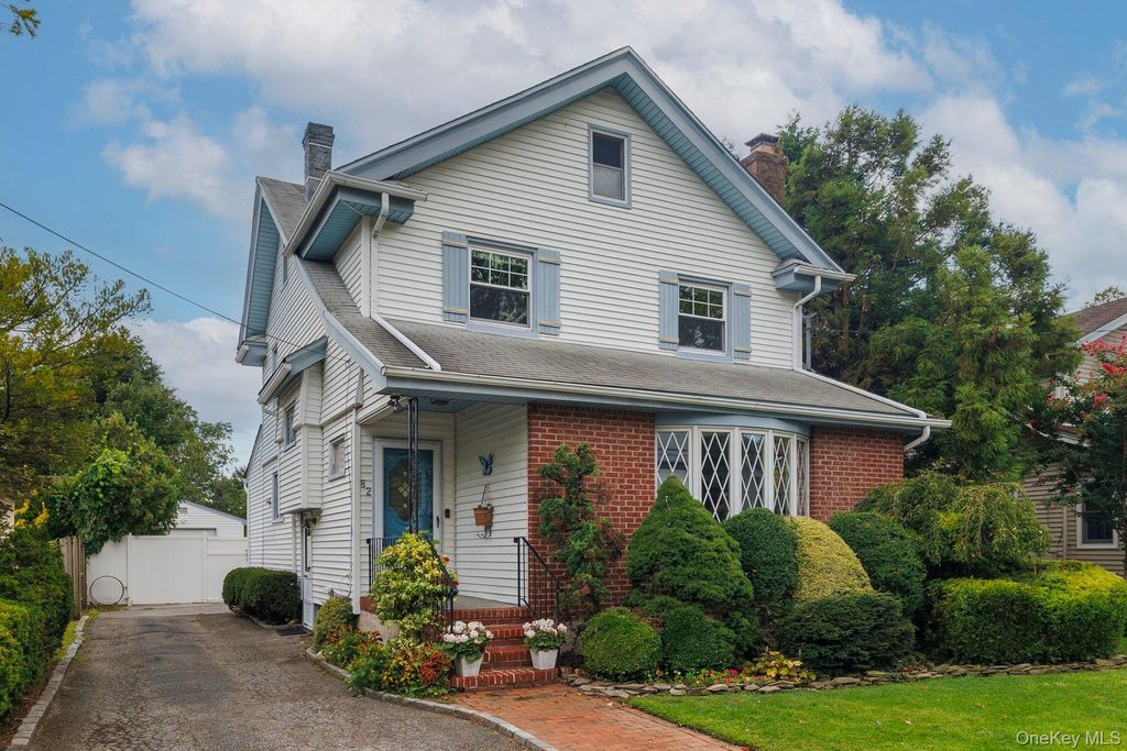 82 Robertson Road, Lynbrook, NY 11563