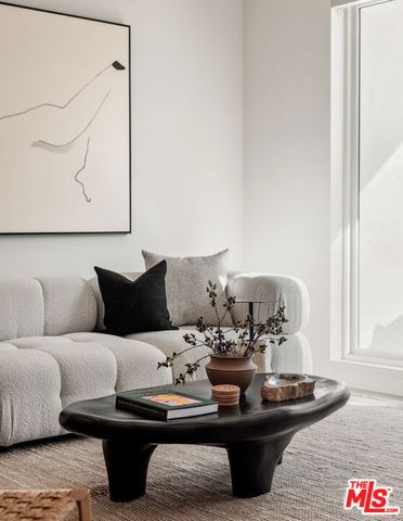 505 S Barrington Avenue 108, Los Angeles, CA 90049