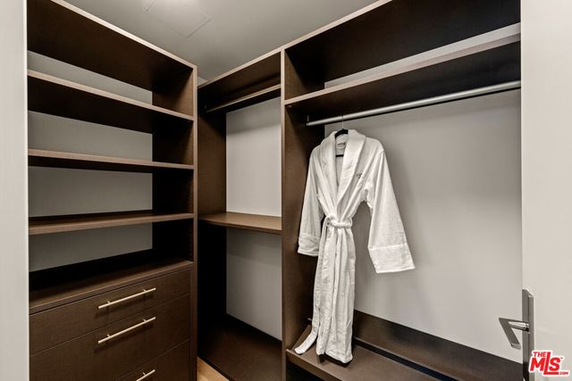 505 S Barrington Avenue 108, Los Angeles, CA 90049