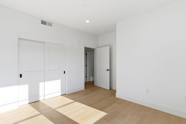 560 El Camino Real 306, San Carlos, CA 94070