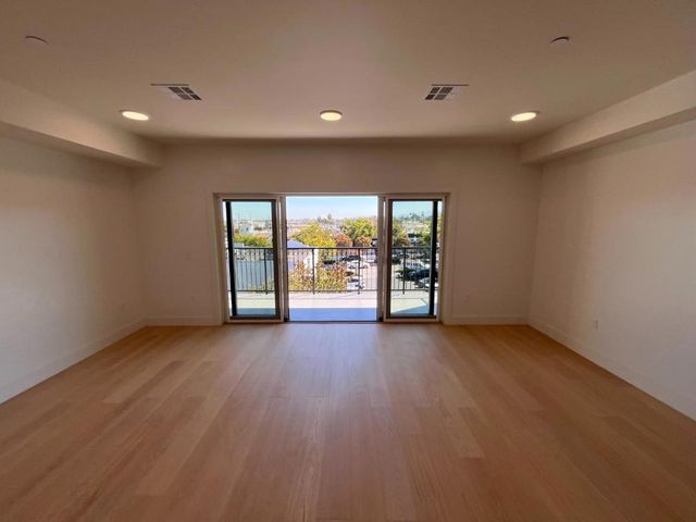 560 El Camino Real 306, San Carlos, CA 94070