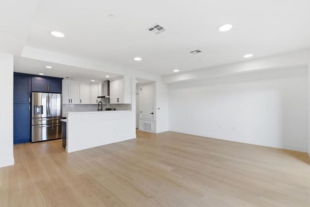 560 El Camino Real 306, San Carlos, CA 94070