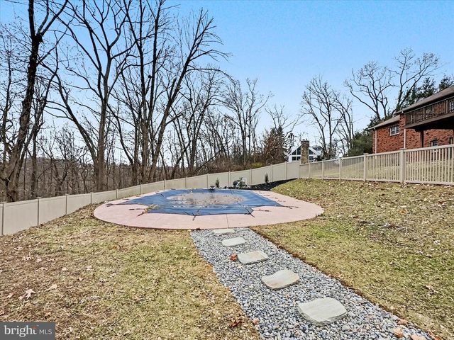 1903 WOODLAND RD, York, PA 17403