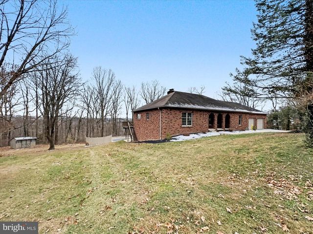 1903 WOODLAND RD, York, PA 17403