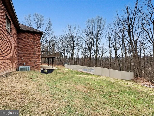 1903 WOODLAND RD, York, PA 17403