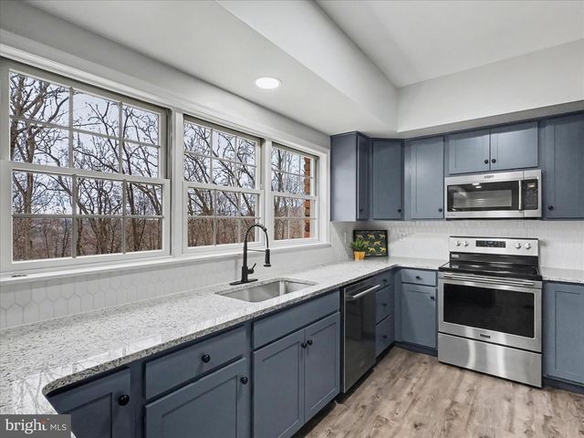 1903 WOODLAND RD, York, PA 17403