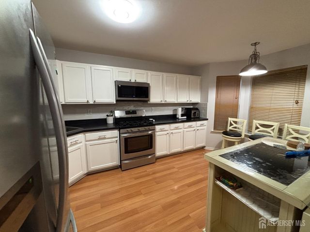162 Briarwood Drive, North Brunswick, NJ 08902