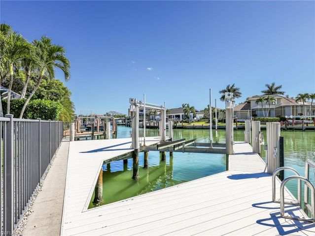 474 Pepperwood CT, Marco Island, FL 34145