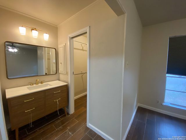 11039 WHISPER VALLEY ST, San Antonio, TX 78230