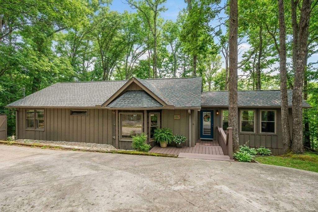 392 Winter Park Cir, Smithville, TN 37166