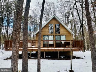 1763 HOLLY HILL LN, Berkeley Springs, WV 25411