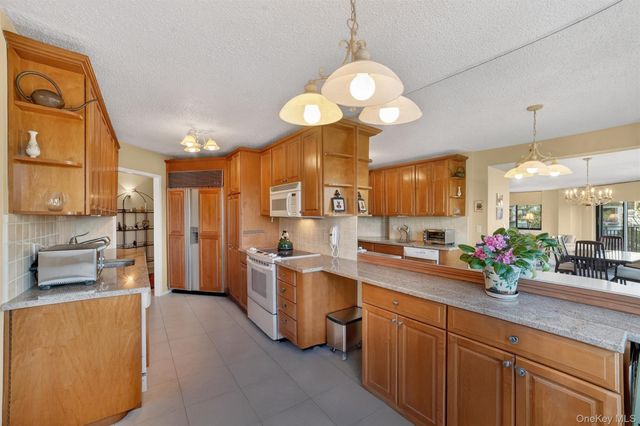 25 Rockledge Avenue 403, White Plains, NY 10601